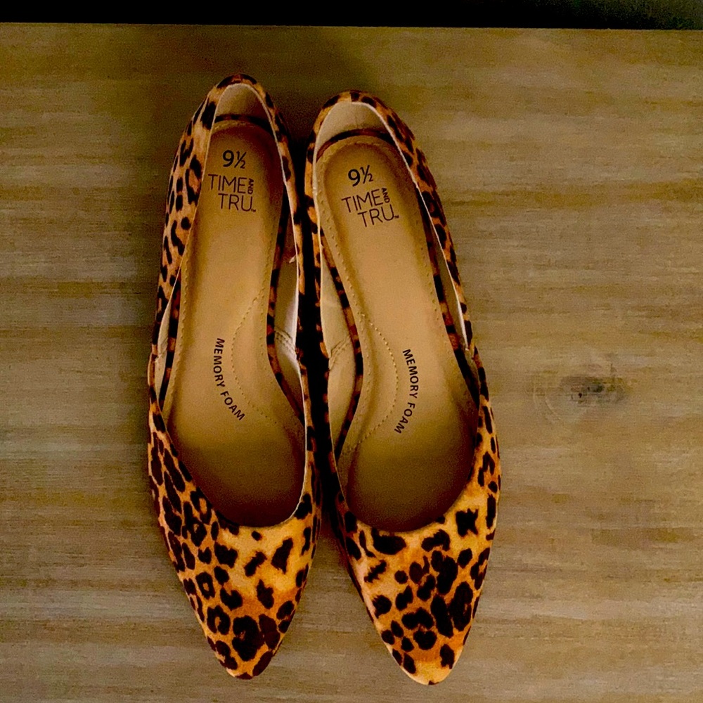 Time and Tru Leopard pointy flats